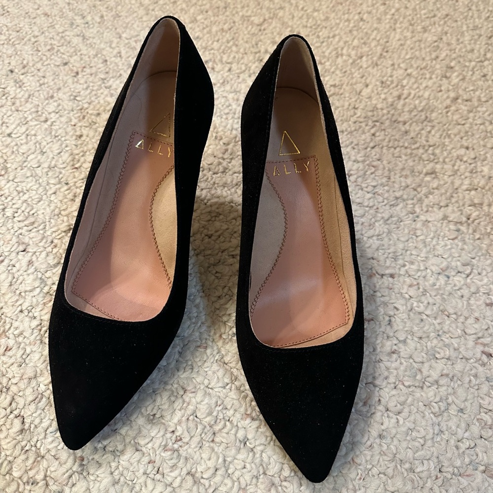 Ally Black Suede Classic Pump